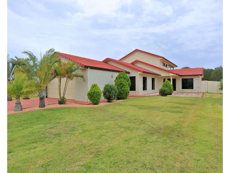 24 Bisdee St, Coral Cove QLD 4670