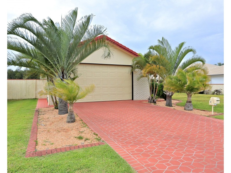 24 Bisdee St, Coral Cove QLD 4670