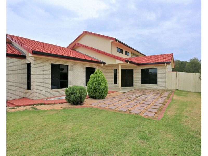 24 Bisdee St, Coral Cove QLD 4670