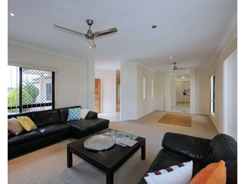 24 Bisdee St, Coral Cove QLD 4670