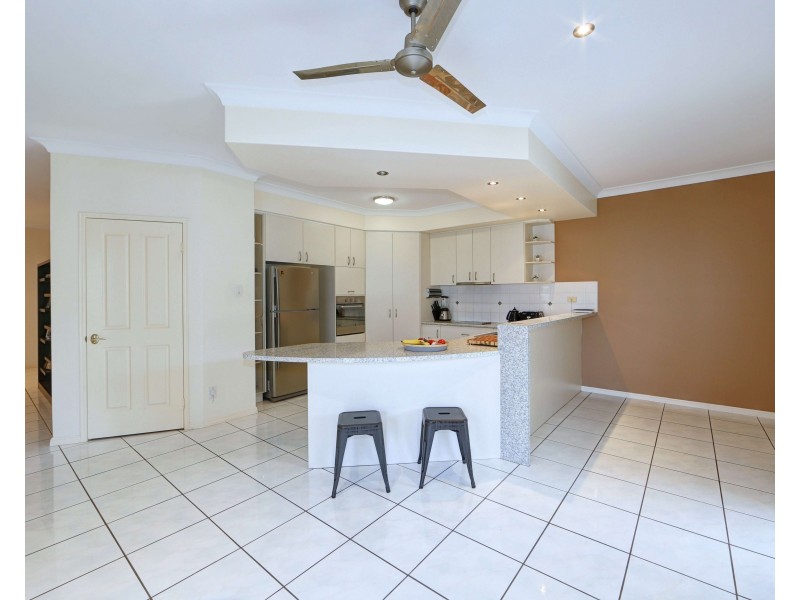 24 Bisdee St, Coral Cove QLD 4670
