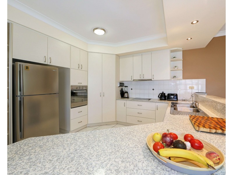 24 Bisdee St, Coral Cove QLD 4670