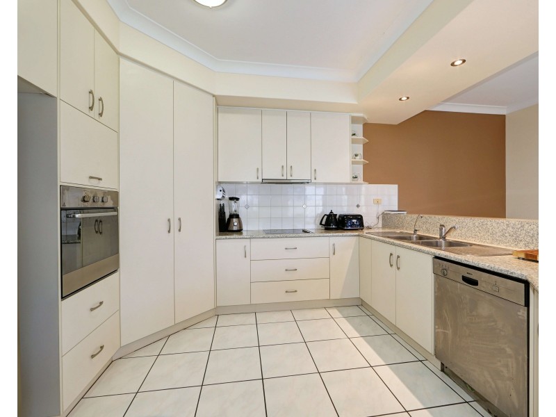 24 Bisdee St, Coral Cove QLD 4670