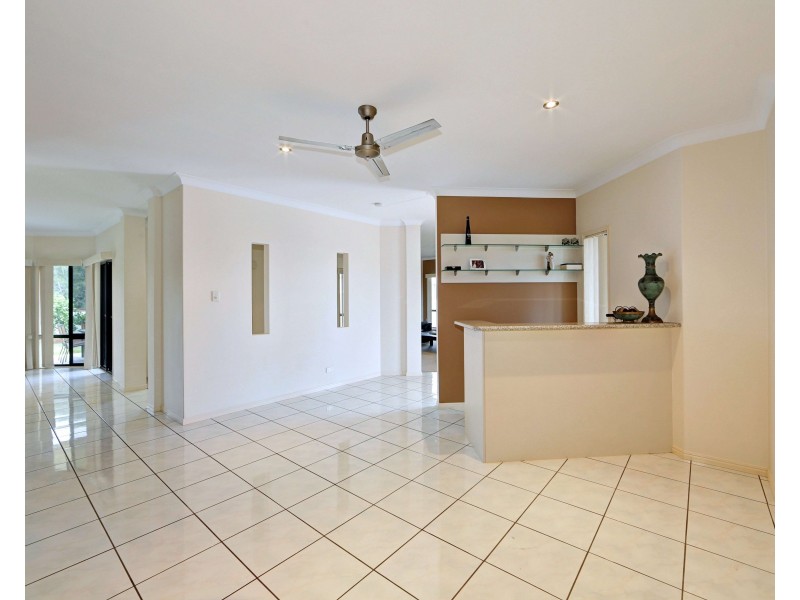 24 Bisdee St, Coral Cove QLD 4670