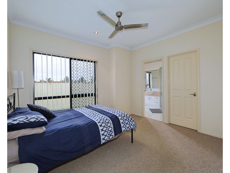 24 Bisdee St, Coral Cove QLD 4670