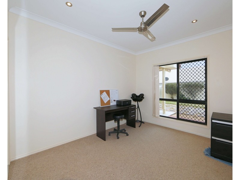 24 Bisdee St, Coral Cove QLD 4670