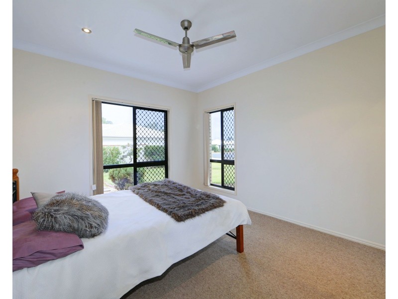 24 Bisdee St, Coral Cove QLD 4670