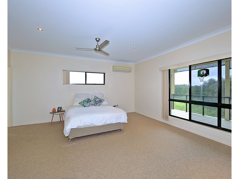 24 Bisdee St, Coral Cove QLD 4670