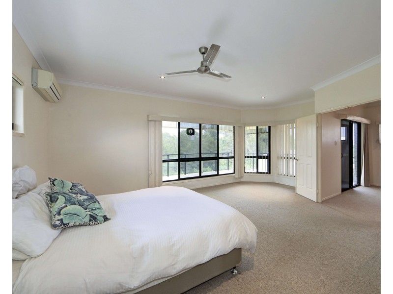 24 Bisdee St, Coral Cove QLD 4670