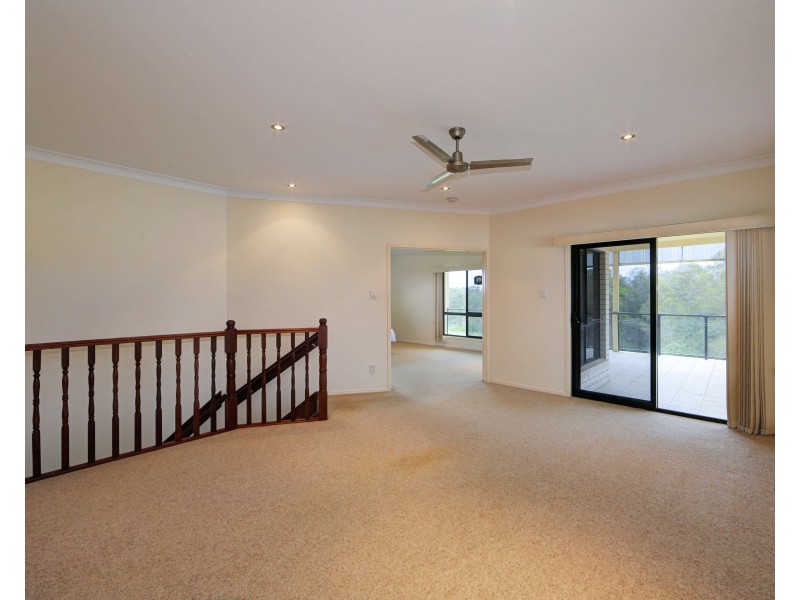 24 Bisdee St, Coral Cove QLD 4670