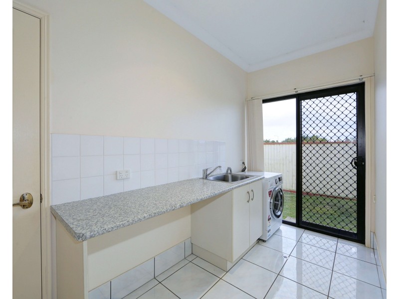 24 Bisdee St, Coral Cove QLD 4670