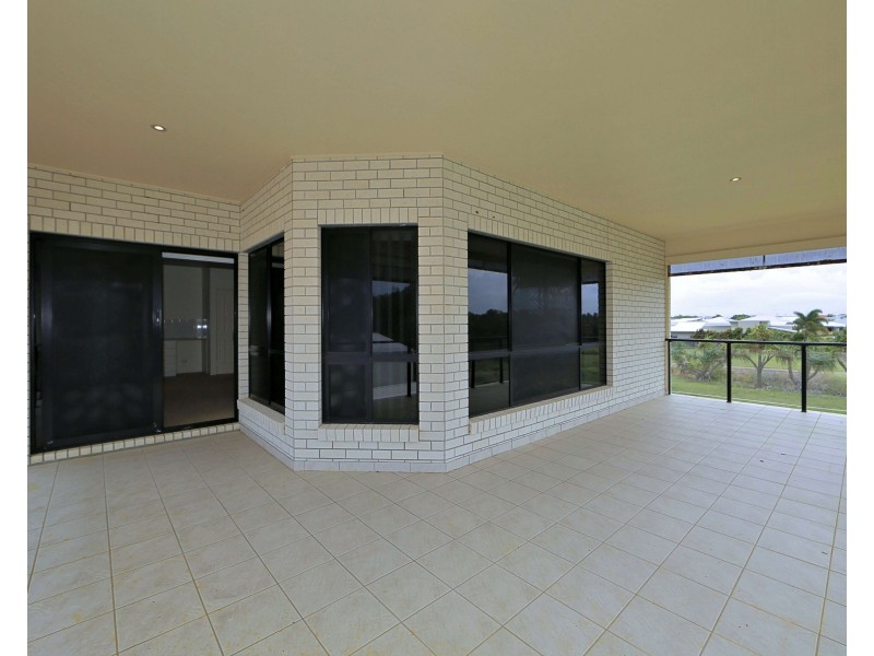 24 Bisdee St, Coral Cove QLD 4670