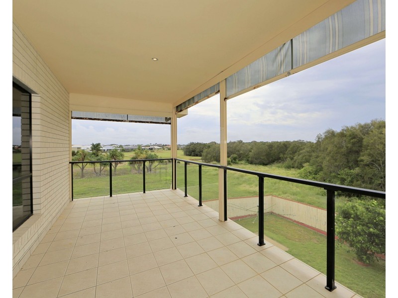 24 Bisdee St, Coral Cove QLD 4670