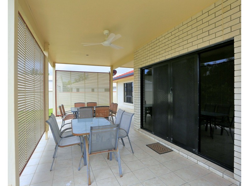 24 Bisdee St, Coral Cove QLD 4670