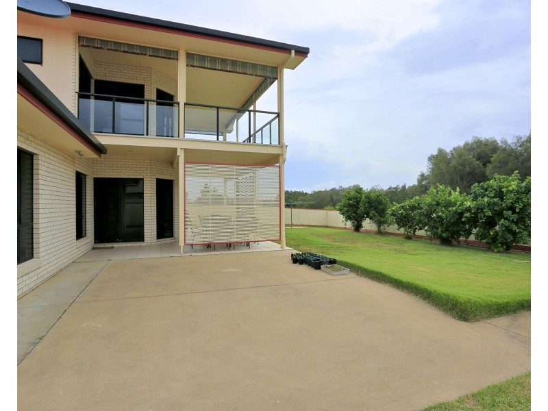 24 Bisdee St, Coral Cove QLD 4670