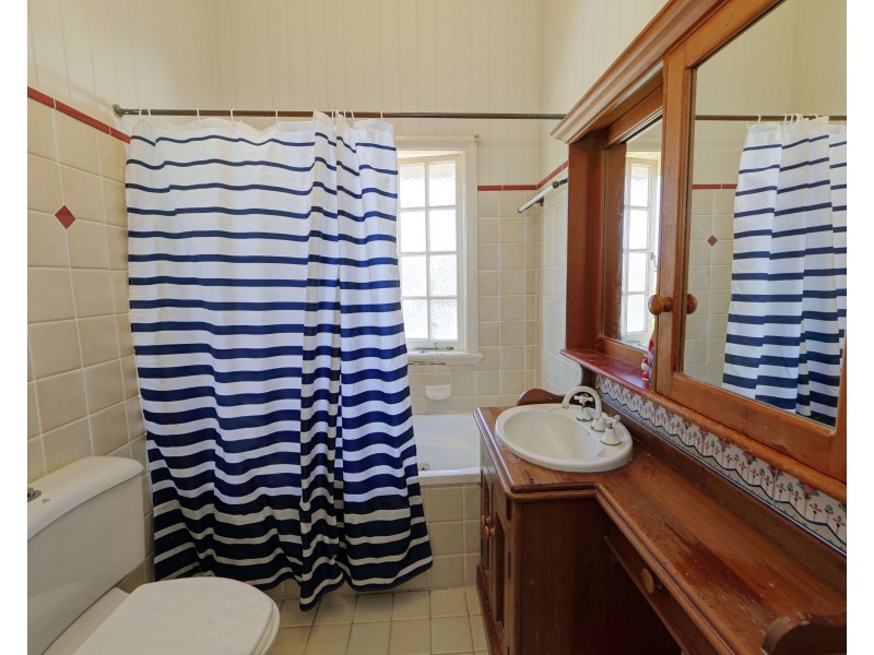 156 Barolin Esplanade, Coral Cove QLD 4670