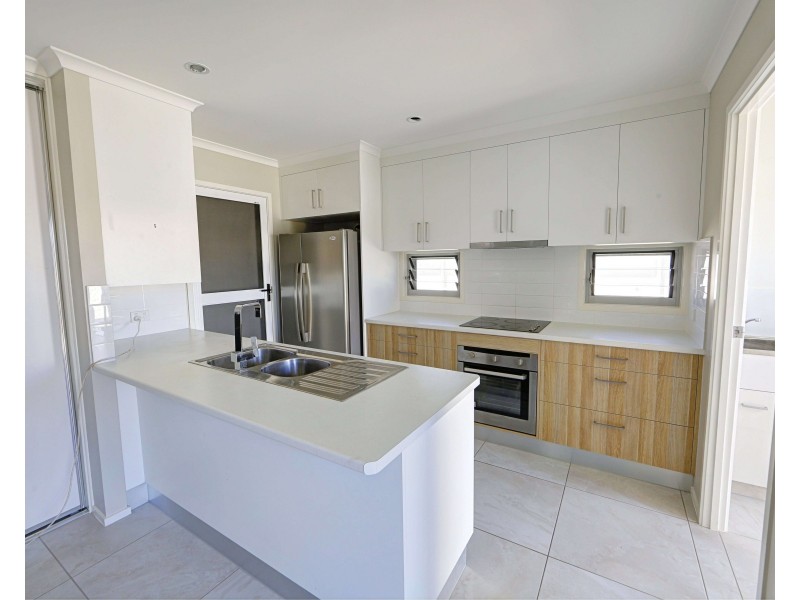 2/27 Holland St, Bargara QLD 4670