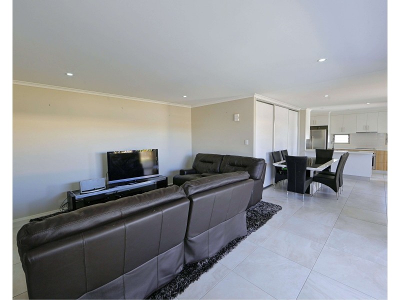 2/27 Holland St, Bargara QLD 4670