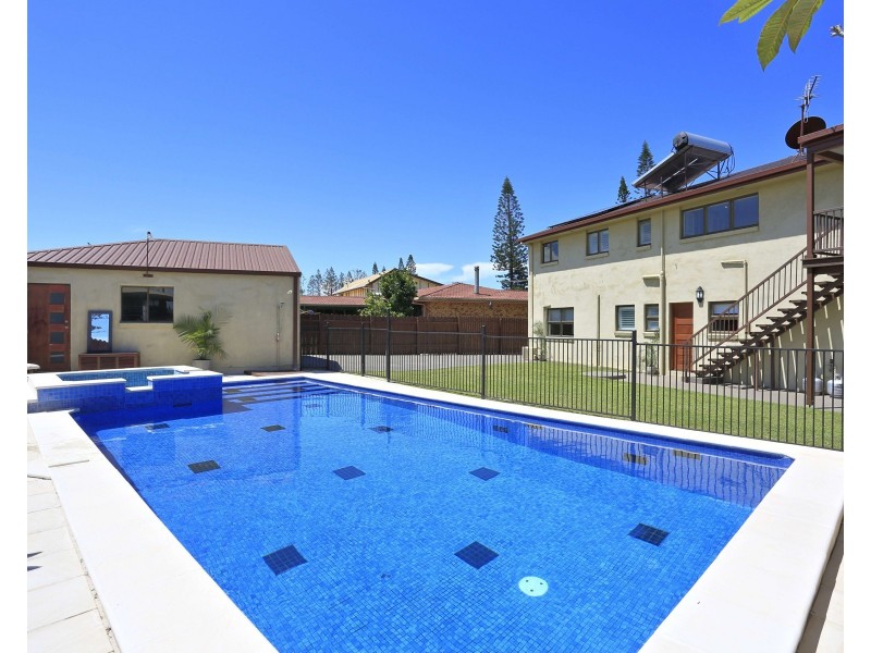 114 Esplanade, Elliott Heads QLD 4670