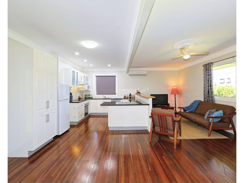 7 Sims Rd, Avenell Heights QLD 4670