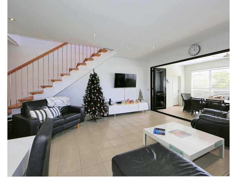 2/31 Miller Street, Bargara QLD 4670