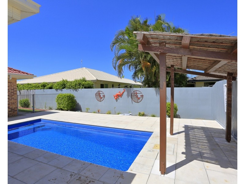 13 Baker Finch Drive, Bargara QLD 4670