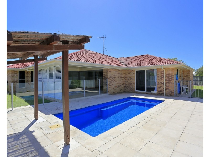 13 Baker Finch Drive, Bargara QLD 4670