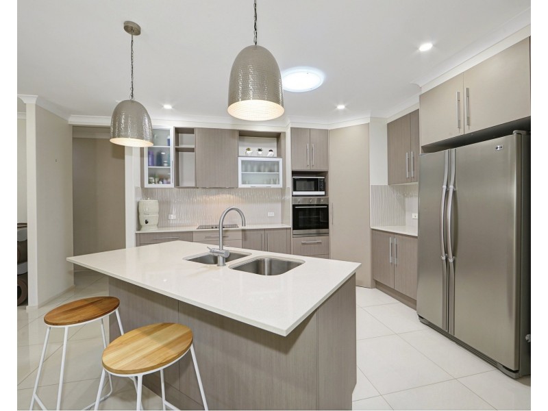 10 Amronel Cl, Innes Park QLD 4670