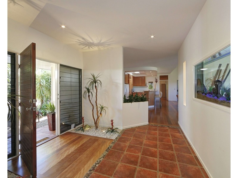 231 Shelley St, Burnett Heads QLD 4670
