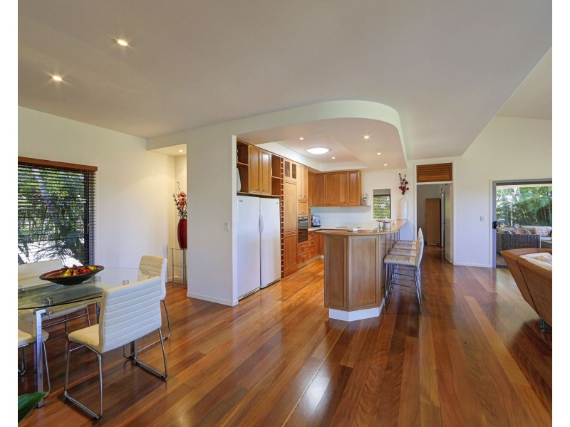 231 Shelley St, Burnett Heads QLD 4670