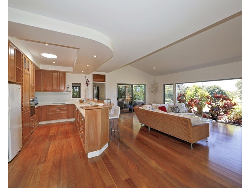 231 Shelley St, Burnett Heads QLD 4670