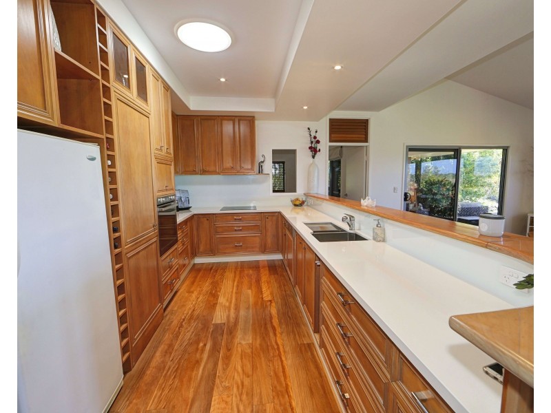 231 Shelley St, Burnett Heads QLD 4670