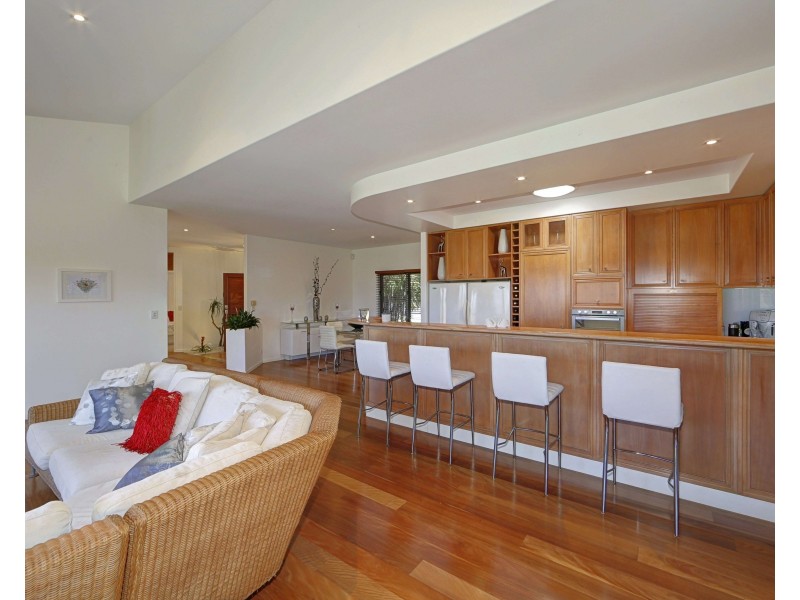 231 Shelley St, Burnett Heads QLD 4670
