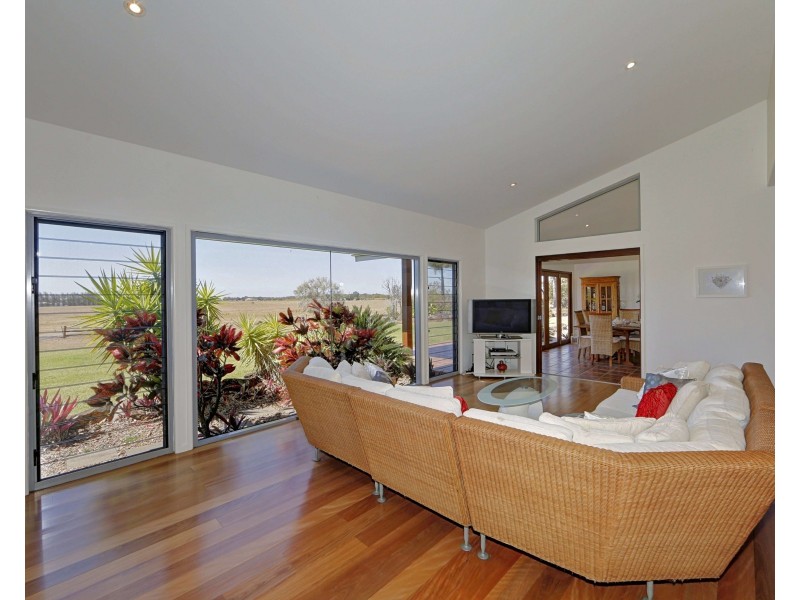231 Shelley St, Burnett Heads QLD 4670