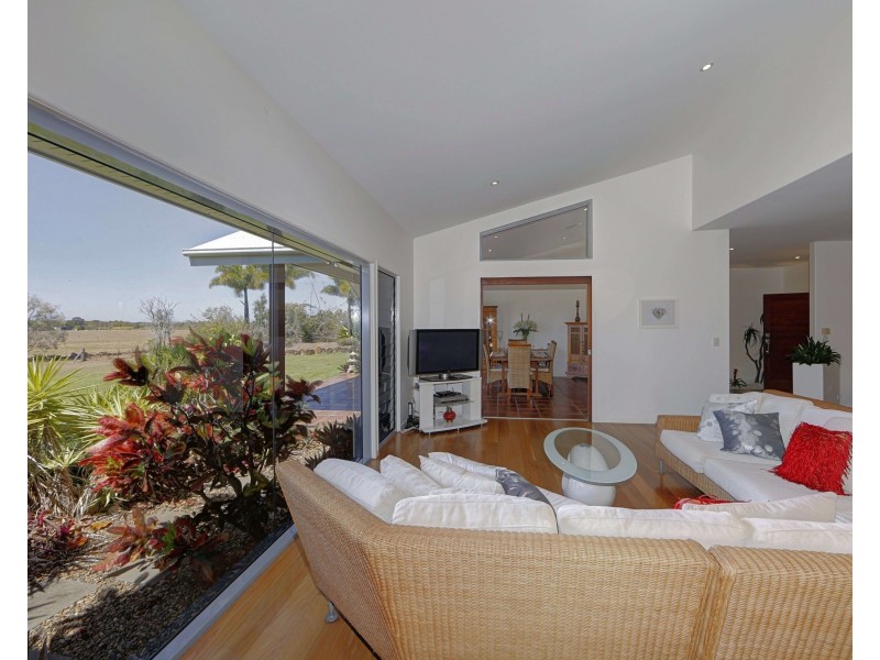 231 Shelley St, Burnett Heads QLD 4670