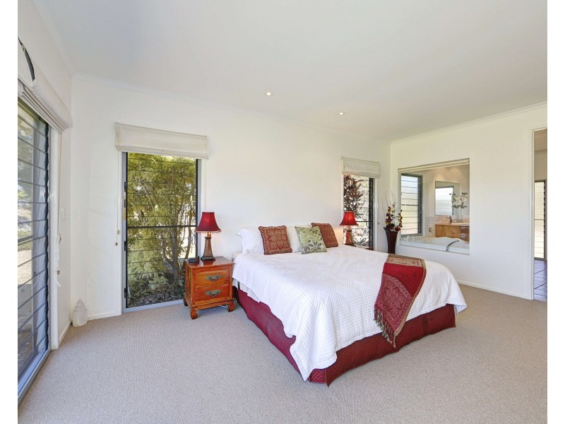 231 Shelley St, Burnett Heads QLD 4670