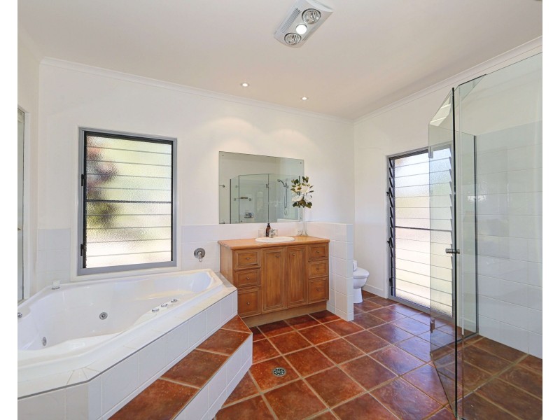 231 Shelley St, Burnett Heads QLD 4670