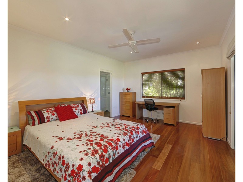 231 Shelley St, Burnett Heads QLD 4670