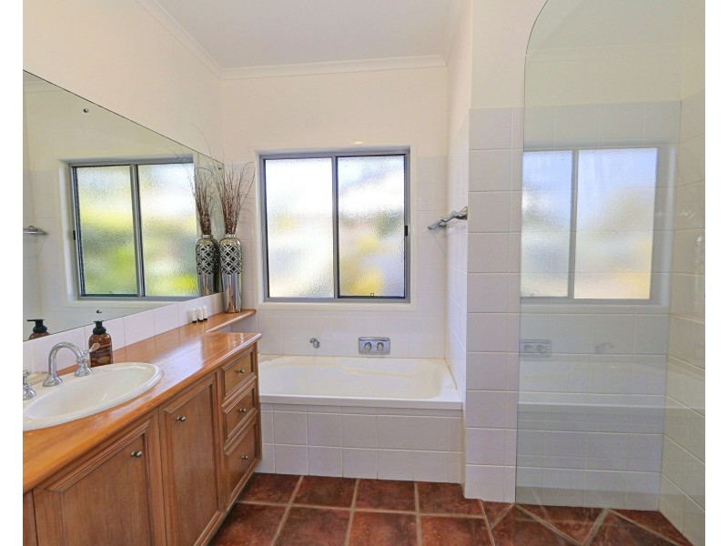 231 Shelley St, Burnett Heads QLD 4670