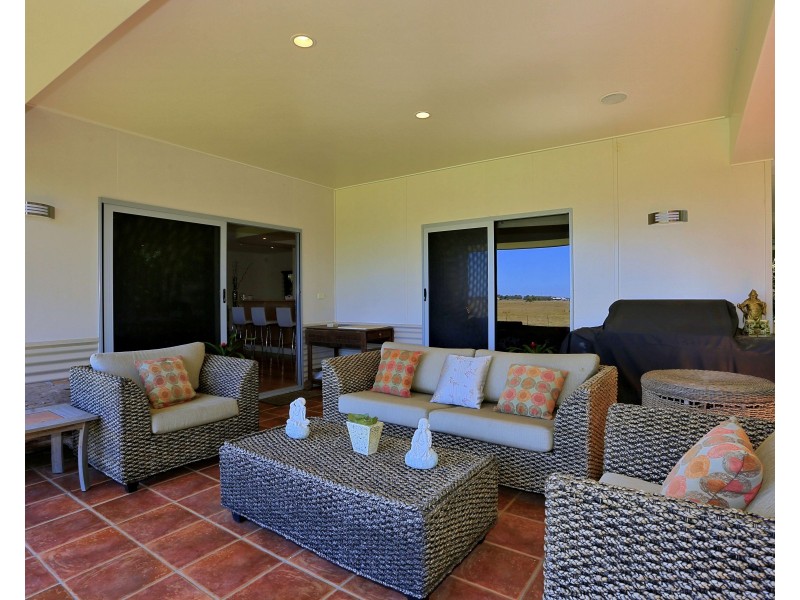 231 Shelley St, Burnett Heads QLD 4670