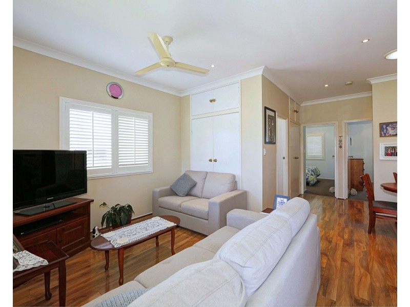 27 Howard St, Bargara QLD 4670