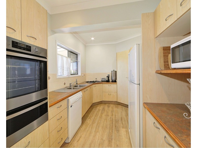 27 Howard St, Bargara QLD 4670