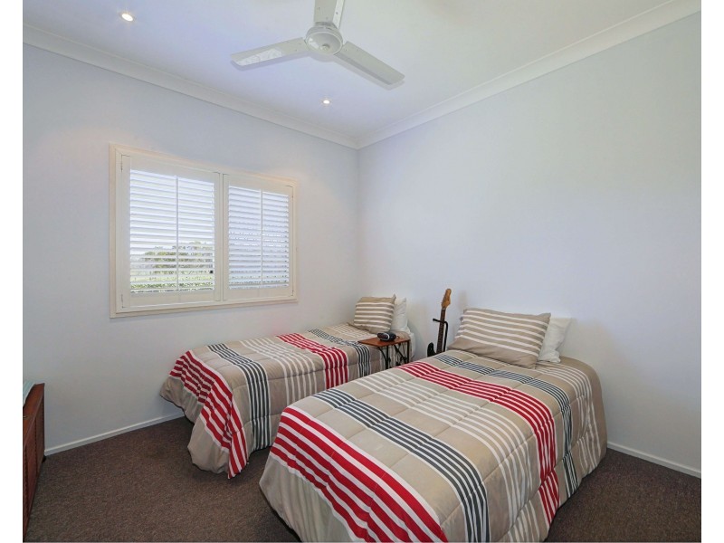 27 Howard St, Bargara QLD 4670