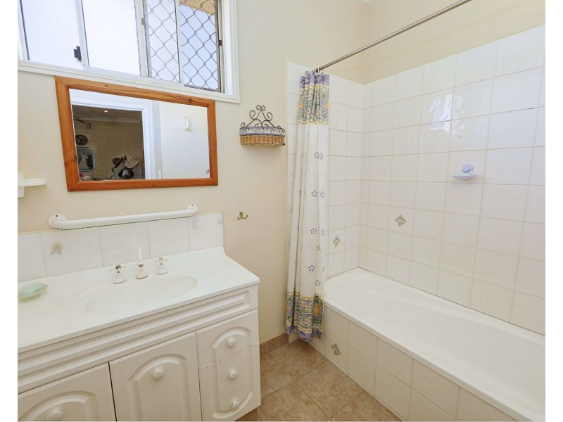 27 Howard St, Bargara QLD 4670