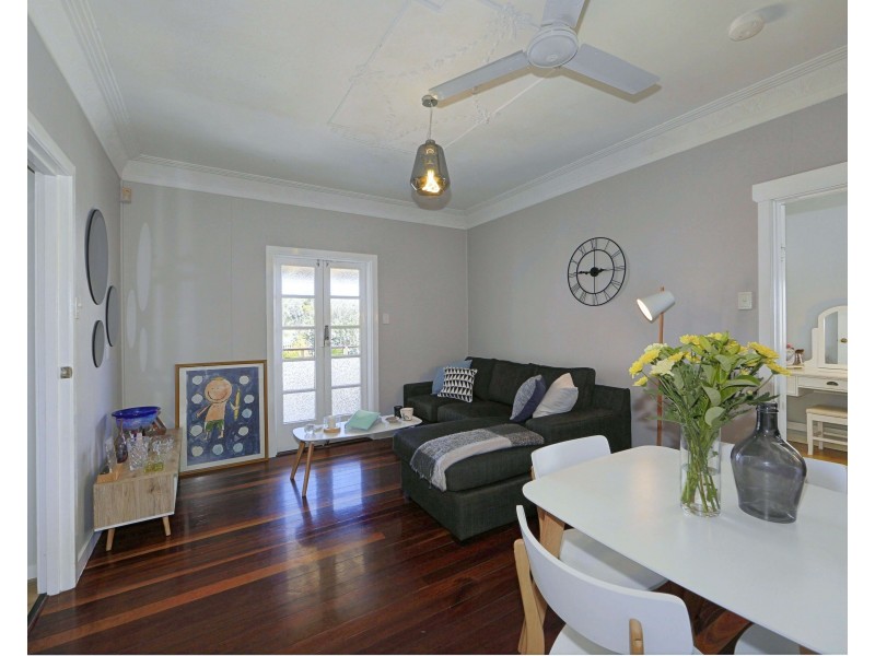27 Howard St, Bargara QLD 4670