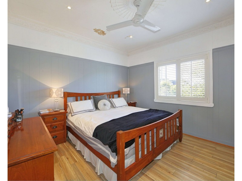 27 Howard St, Bargara QLD 4670
