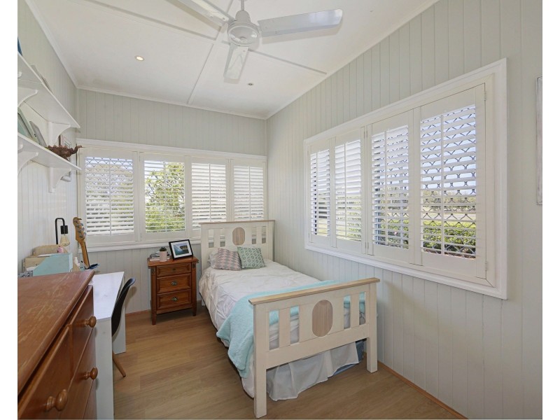 27 Howard St, Bargara QLD 4670