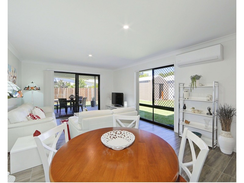 2/2 Masthead Drive, Bargara QLD 4670