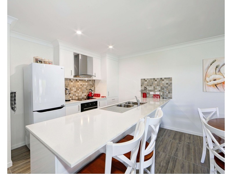 2/2 Masthead Drive, Bargara QLD 4670