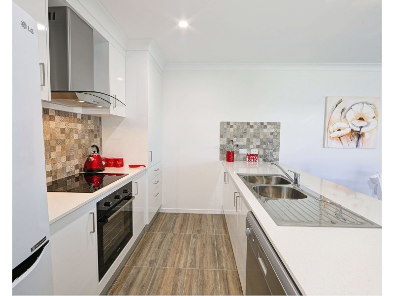 2/2 Masthead Drive, Bargara QLD 4670